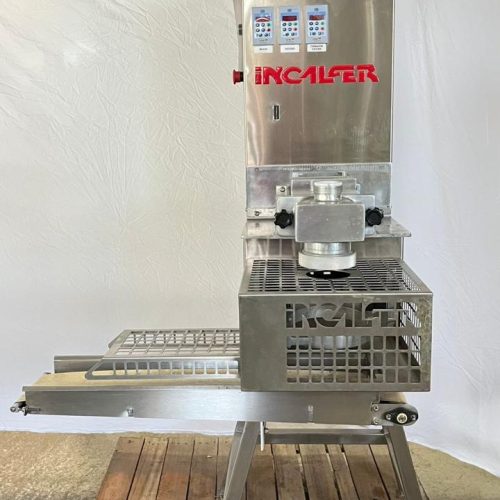 Maquina Formax - Formadora Recheadora de doce e salgado (1). Capacidade de produção de 5400 salgados p_h de até 25 gramas, salgados de 8 até 180 gramas