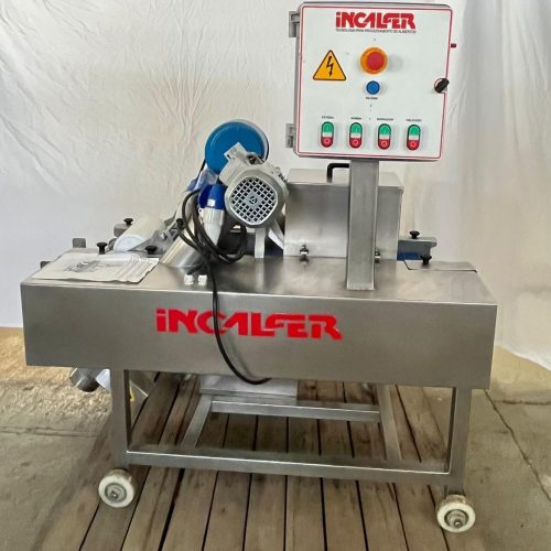 Modelo ECC200 - Empanadeira combinada compacta - Potencia 0,72 kW - 220V - Trifasico Produção 10 000 unidade_hora - 20 gramas